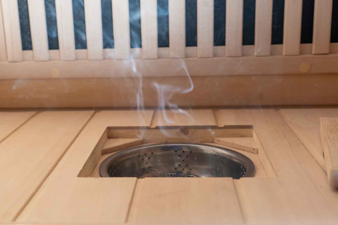 Глобальна тенденція. Китайські сауни для припікання поширюються по всьому світу. Приховане припікання під подушками